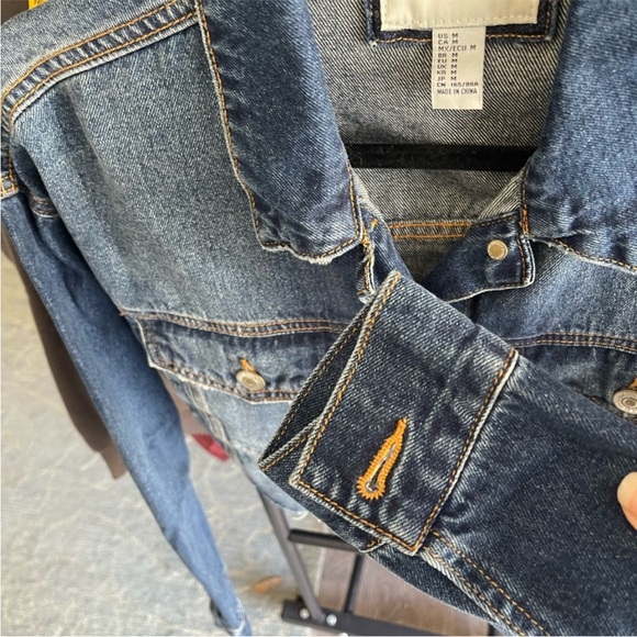 Forever 21 Women's Cropped Denim Jacket Blue Jean Size M Casual - Picture 5 of 5